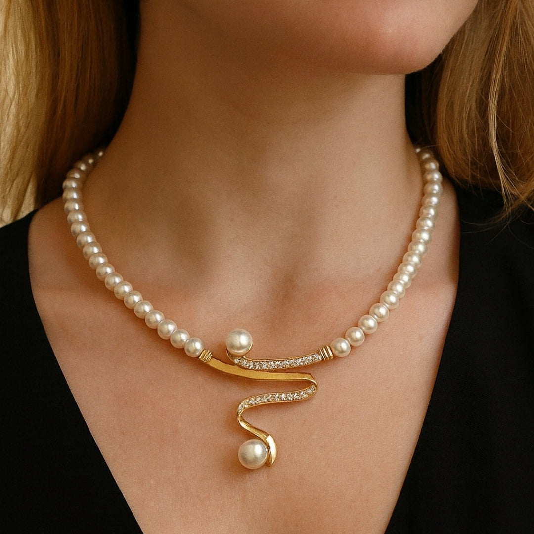 Conjunto de collar y pendientes con perlas naturales