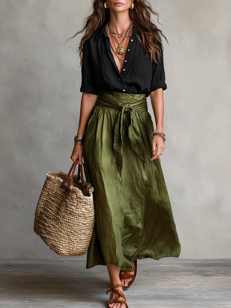 Vera conjunto camiseta negra falda verde oliva